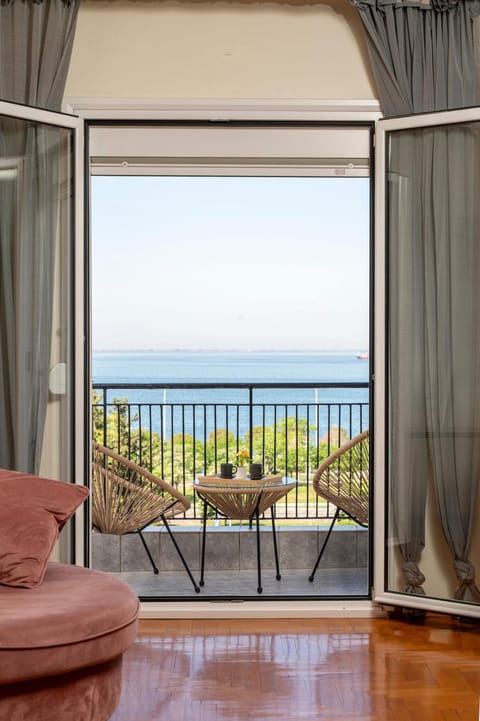 Day, Natural landscape, View (from property/room), Balcony/Terrace, Living room, Seating area, Sea view