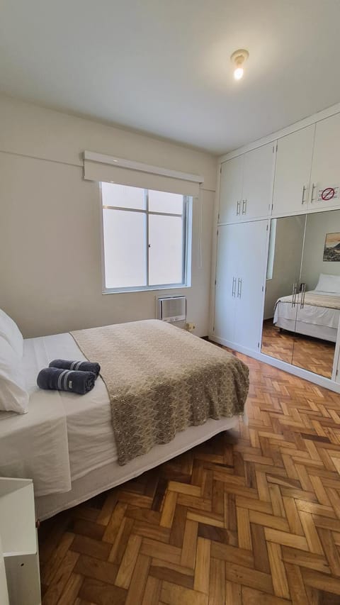 Bed, Bedroom, internet, wardrobe, air conditioner