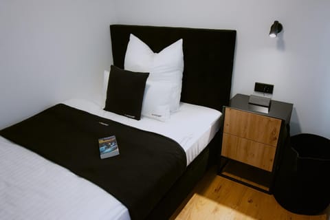 Bed, Business facilities, Bedroom