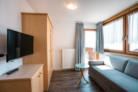 TV and multimedia, Seating area