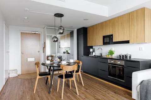 Kitchen or kitchenette, Dining area, dishwasher, minibar, pet friendly, stove