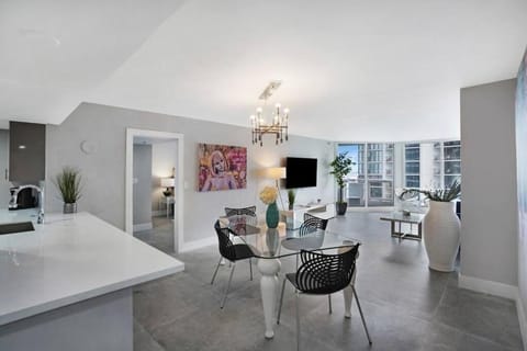 TV and multimedia, Balcony/Terrace, Kitchen or kitchenette, Living room, Photo of the whole room, Dining area, Sea view
