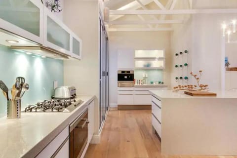 Clifton 4th Beach Villa 6 Sleeper Chalet in Camps Bay