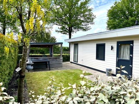 Property building, Garden, Garden, Balcony/Terrace, Garden view
