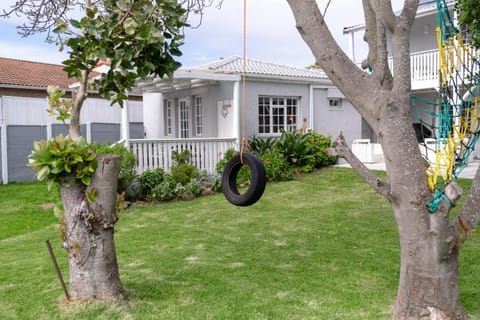 Property building, Spring, Day, Garden, Garden view
