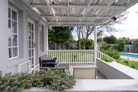 Patio, Garden, View (from property/room), Balcony/Terrace, Balcony/Terrace, Garden view, Pool view, Swimming pool, sunbed