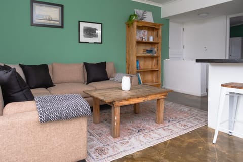 Kitchen or kitchenette, Living room, Seating area