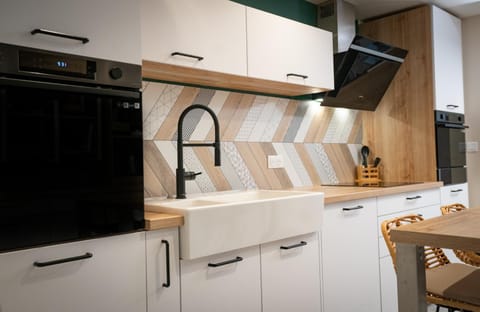 dishwasher, minibar, pet friendly, stove, kitchen