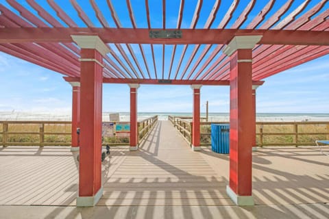 Stunning Ocean & Sunset Views, Direct Beach Access with 2 King Bedrooms at Panama City Beach, Fl Apartment hotel in Long Beach