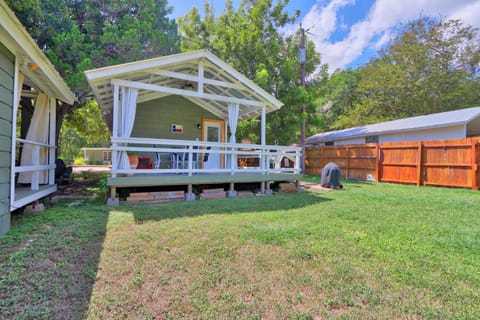Creekside Cabins - The Texan Cabin in Wimberley