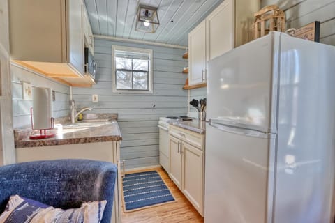 Creekside Cabins - The Texan Cabin in Wimberley