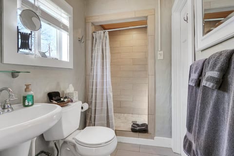 Creekside Cabins - Creekside Cottage Cabin in Wimberley