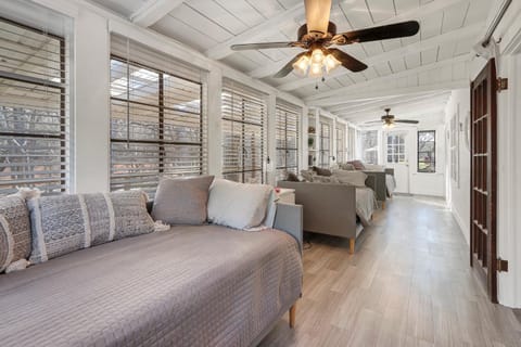 Creekside Cabins - Creekside Cottage Cabin in Wimberley