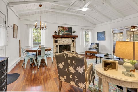 Creekside Cabins - Creekside Cottage Cabin in Wimberley