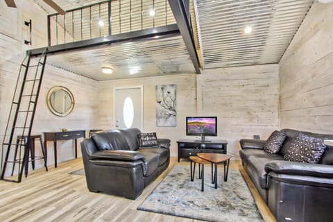 Blue Jay Getaway House in Blanco