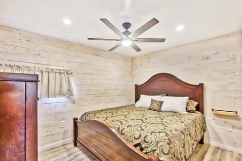 Blue Jay Getaway House in Blanco