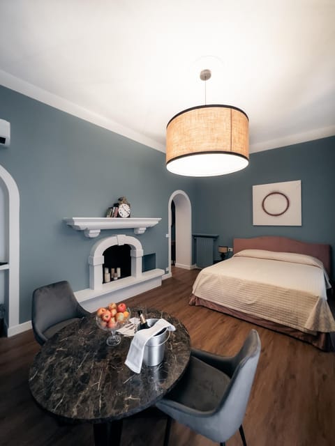 Bed, Bedroom, flat iron