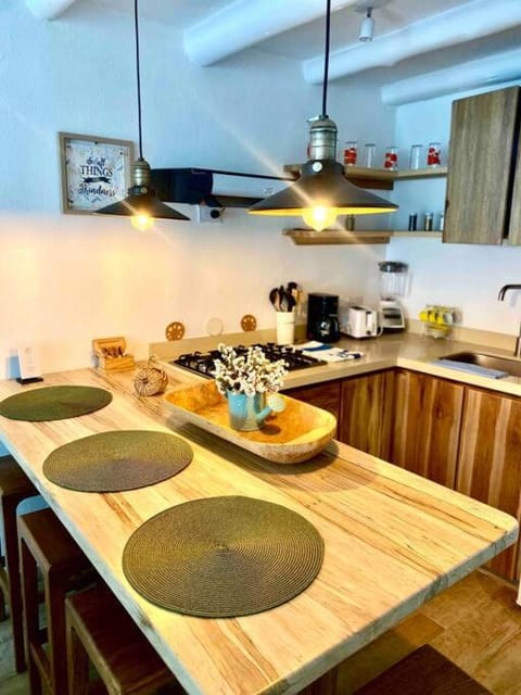 Kitchen or kitchenette, Food and drinks