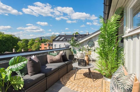 Property building, Patio, Day, Natural landscape, View (from property/room), Balcony/Terrace, Seating area