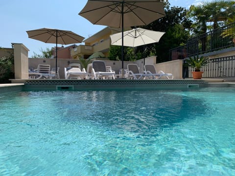 Swimming pool, sunbed
