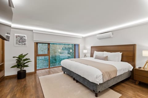 Photo of the whole room, Bedroom, air conditioner