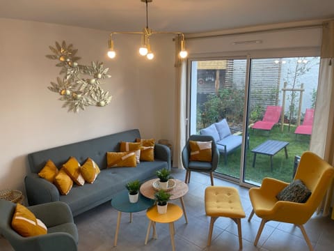 Living room, Garden view