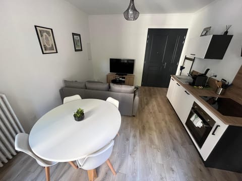 Kitchen or kitchenette, Living room, Dining area