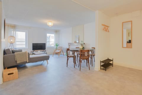 Communal lounge/ TV room, Seating area, Dining area