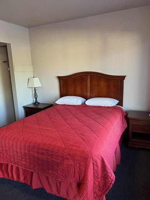 REGENCY INN Motel in Junction City