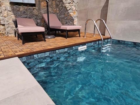 Swimming pool, sunbed