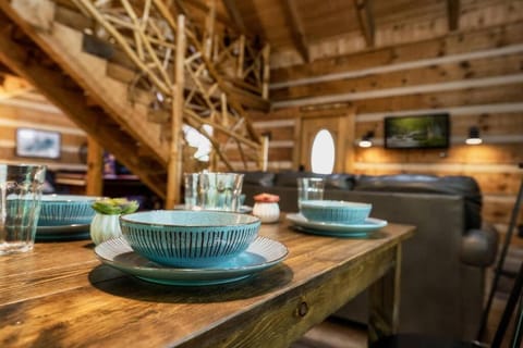 Our Bear Hideaway - Couples retreat, hot tub, pool table, arcade House in Pigeon Forge