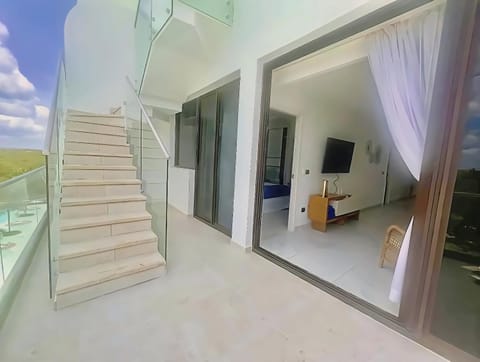 Communal lounge/ TV room, TV and multimedia, Living room