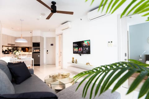 TV and multimedia, Kitchen or kitchenette, Living room, Dining area