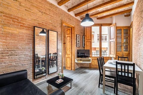 TV and multimedia, Living room, Seating area, Dining area