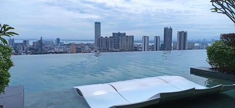 City view, Sea view, Swimming pool