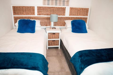 MarineView Getaway Apartment in Hermanus