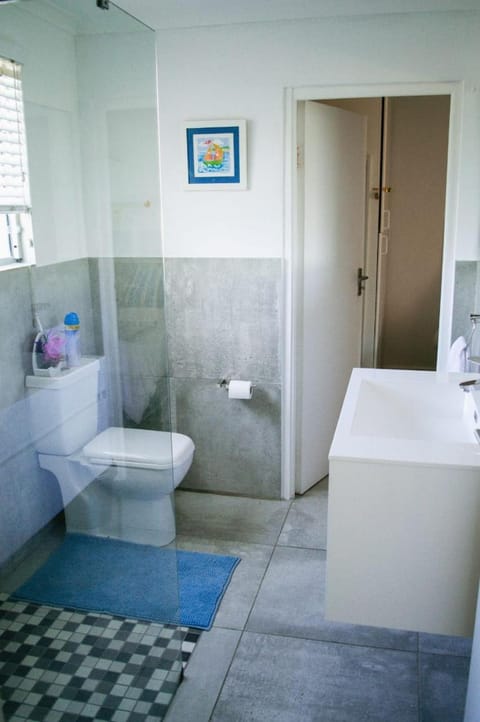 MarineView Getaway Apartment in Hermanus