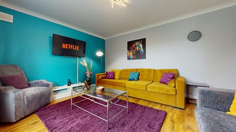 TV and multimedia, Living room, Seating area, Entertainment