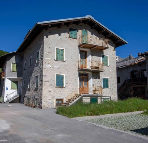 Property building, Day