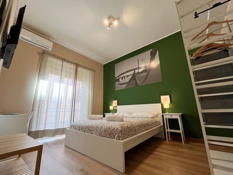 Bed, Bedroom, air conditioner