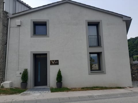 Property building, Facade/entrance