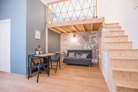 Bed, Living room, Photo of the whole room, Seating area, Dining area, Bedroom