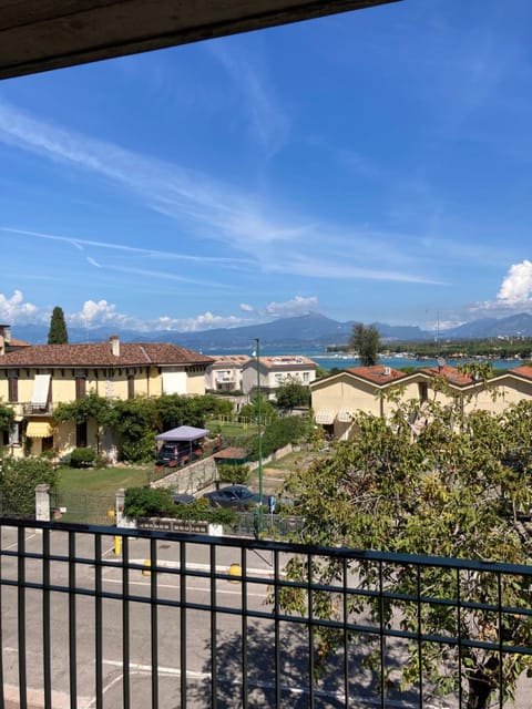 View (from property/room), Balcony/Terrace, Lake view, Mountain view