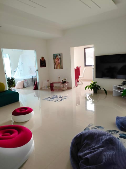 Communal lounge/ TV room, Living room, Seating area