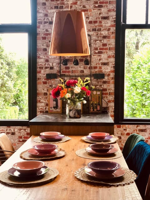 Food and drinks, Dining area