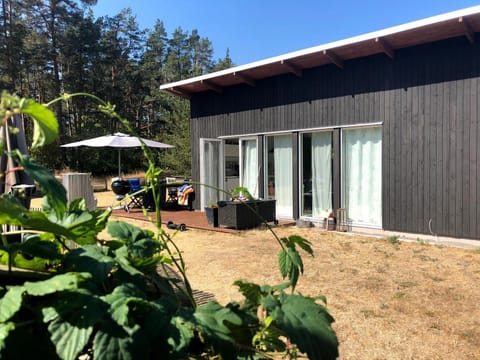 Property building, Patio, Day, Garden, Garden view