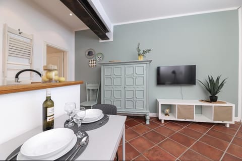 TV and multimedia, Kitchen or kitchenette