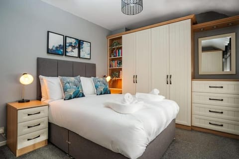 Alexandra - WiFi Parking Garden House in England