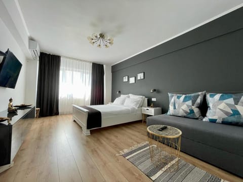 Bed, TV and multimedia, Photo of the whole room