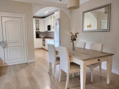 Dining area, kitchen